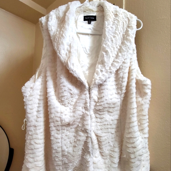 Faux fur vest - Picture 4 of 5